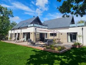 Superbe villa Ty Tabarly, jacuzzi, salle de cinéma - Auray