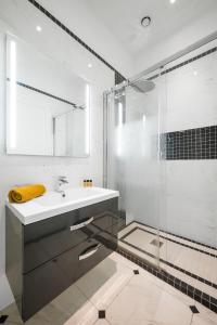 Alexandra Palace, Appartement Belle Époque Menton, vue mer, parking