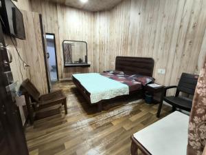 HOTEL JOGI GUEST HOUSE welcomefamilies, friends, groups, couples, singles fully Airconditioner, attach washrooms, lift, wifi, gyser hot water, 24 hours room service, power backup