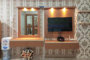 Minimalist and Comfort Studio Podomoro City Deli Medan Apartment By Travelio