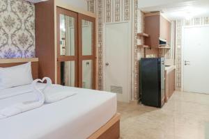 Minimalist and Comfort Studio Podomoro City Deli Medan Apartment By Travelio