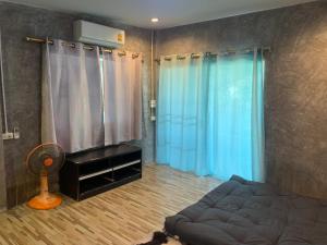 Comfy room in Wat Baan Fhon