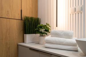 Global Park Royal Studio by BookingHost