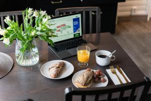 Guestly Homes - 1BR Countryside Cabin with Sauna