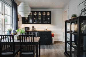 Guestly Homes - 1BR Countryside Cabin with Sauna