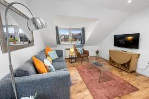 Beautiful 2BR Apartment with McCaigs Tower views - Oban