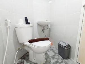 Modern Look and Homey Studio Amartha View Apartment By Travelio