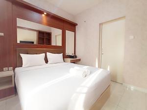 Modern Look and Homey Studio Amartha View Apartment By Travelio