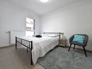 Charmante maison 6 personnes - 5 min à pied zone commerciale Sapiac - 3 chambres - 4 lits - Jardin et terrasses privés - Parking gratuit sur place