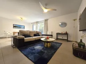 Charmante maison 6 personnes - Quartier Sapiac - 3 chambres - 4 lits - Parking gratuit sur place - Terrasse et jardin privés - Corbarieu