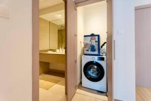 1BR Stylish Luxury Modern Home Yas Island 427WE B10
