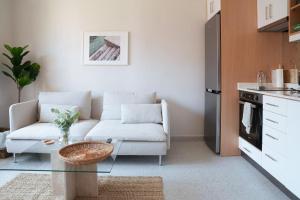 Bright and Cozy 2BR Apt In The Center Of Buyukada