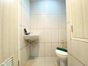 Minimalist and Strategic Studio Apartment at Grand Kamala Lagoon By Travelio