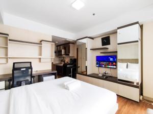 Simply and Comfy Studio Room Apartment Beverly Dago By Travelio