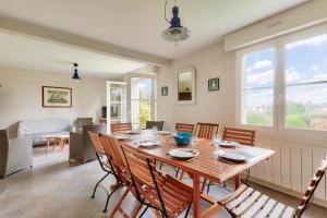 Maisons de vacances Grande maison vue riviere pour 8 a St Philibert : photos des chambres
