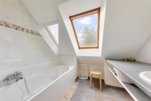Maisons de vacances Grande maison vue riviere pour 8 a St Philibert : photos des chambres
