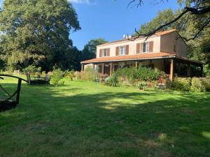 B&B / Chambres d'hotes Chambre d-hotes Sous Les Grands Chenes ZEN : photos des chambres