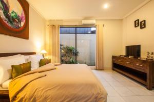 8-BR Private Pool Legian Villa 5-min Walk to Beach and Shops