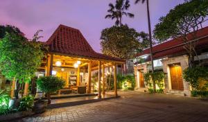 8-BR Private Pool Legian Villa 5-min Walk to Beach and Shops
