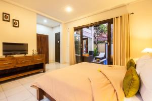 8-BR Private Pool Legian Villa 5-min Walk to Beach and Shops