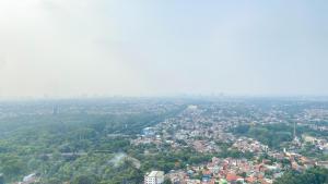 Minimalist and Homey Studio at Evenciio Margonda Apartment By Travelio