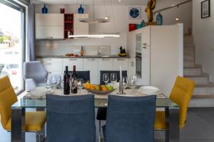 Casa Jugo by Briskva