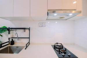 Good and Homey Studio at Sky House BSD Apartment By Travelio
