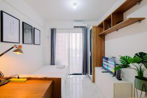 Good and Homey Studio at Sky House BSD Apartment By Travelio