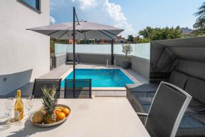 Casa Jugo by Briskva