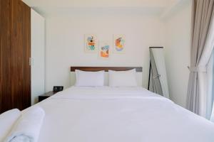 Modern Look 2BR at Sky House BSD Apartment By Travelio