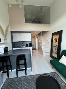 Cozy Penthouse Loft - Near the Airport