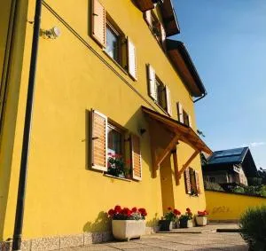 La casa gialla - 富西内·因瓦尔罗马纳