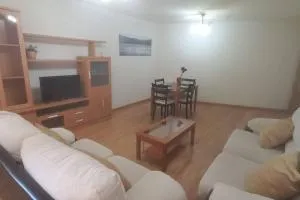 Apartamento con 3 dormitorios y plaza de garaje - Santibáñez de Valcorba