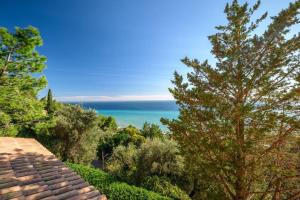 Villas LA VILLA avec vue panoramique sur la Mer - Parking prive - Jacuzzi : photos des chambres