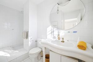 Villas LA VILLA avec vue panoramique sur la Mer - Parking prive - Jacuzzi : photos des chambres