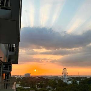 Cozy Two Bedroom Family Suites at Coast Residences near PICC, WTC & MOA