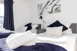 19A The Broadwalk - Cozy 1BR in the Heart of Crawley near GATWICK Airport great for contractors and flight crew students - Ifield