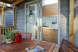 hu Montescudaio village