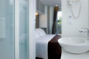 hu Montescudaio village