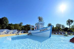 Campings Camping 4 etoiles - Piscine - eeiaee : photos des chambres