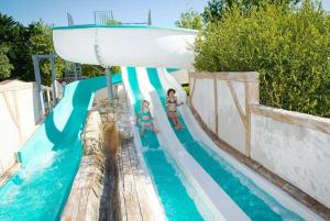 Campings Camping 4 etoiles - Parc aquatique - eeiaei : photos des chambres