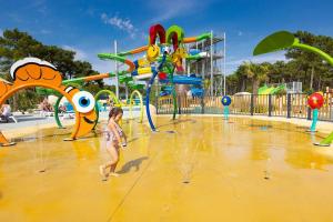 Campings Camping 4 etoiles - Parc aquatique - eeibed : photos des chambres
