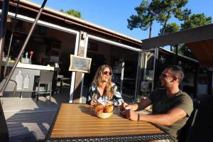 Campings Camping 4 etoiles - Parc aquatique - eeibed : photos des chambres