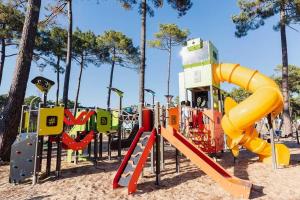 Campings Camping 4 etoiles - Parc aquatique - eeibed : photos des chambres