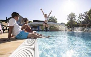 Campings Camping 4 etoiles - Piscine - eeicab : photos des chambres