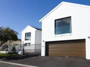 Silvertree Stays - Tokai