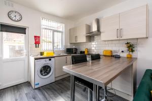 2 Bed House Close to Liverpool & Everton Stadiums