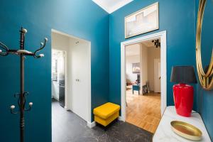 Plac Zbawiciela Stylish Apartment by BookingHost