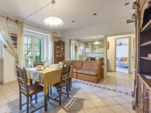 Apartment Casetta Rosa by Interhome