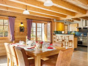 Chalet Godfrey by Interhome